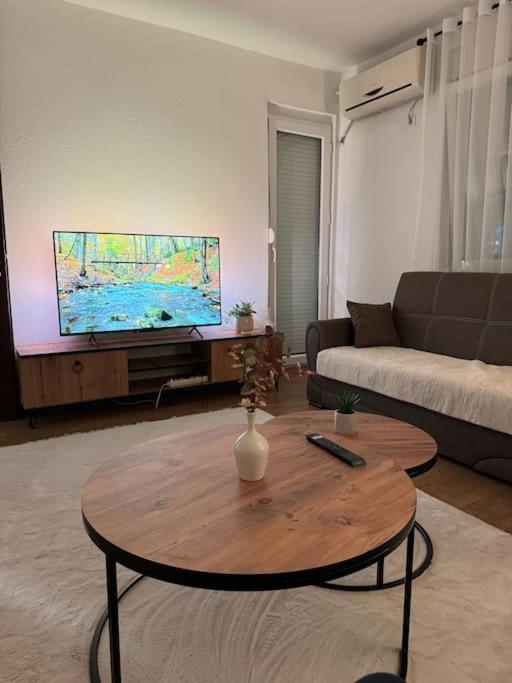 City Center Apartment Gjakova Екстер'єр фото