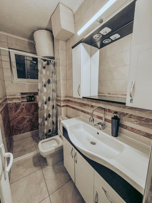 City Center Apartment Gjakova Екстер'єр фото